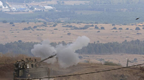 إذاعة الجيش الإسرائيلي: الجيش يستهدف بالمدفعية مصدر إطلاق الصاروخ في الأراضي السورية