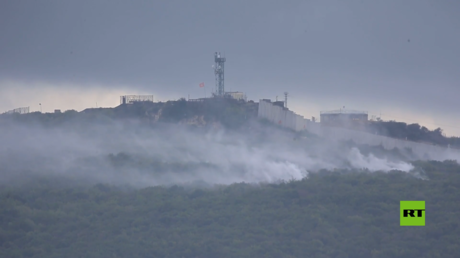 الدخان يتصاعد من موقع إسرائيلي على الحدود مع لبنان