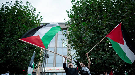 آلاف المتظاهرين يتجمعون في أثينا دعما لفلسطين (فيديو)