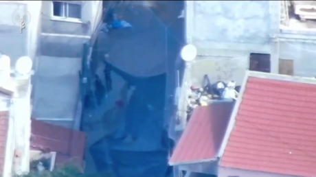 الجيش الإسرائيلي ينشر فيديو لحظة استهداف مسلحين فلسطينيين في مخيم نور شمس بطولكرم (فيديو)