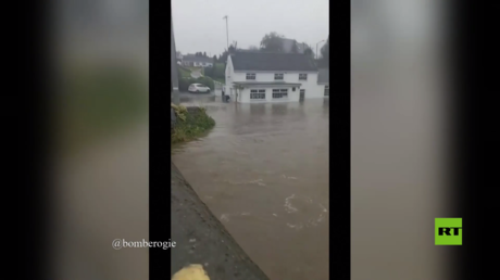 بالفيديو.. فيضانات عارمة تغرق شوارع مدن إيرلندية