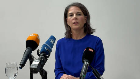 وزيرة الخارجية الألمانية تعارض وقف إطلاق النار في غزة لأسباب إنسانية