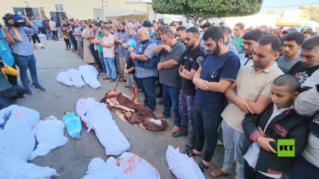 تشييع عائلة الصحفي الفلسطيني وائل الدحدوح التي قضت بغارة إسرائيلية على غزة