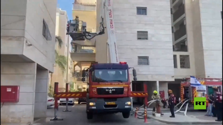 صاروخ أطلق من قطاع غزة يضرب مبنى سكنيا شرق تل أبيب