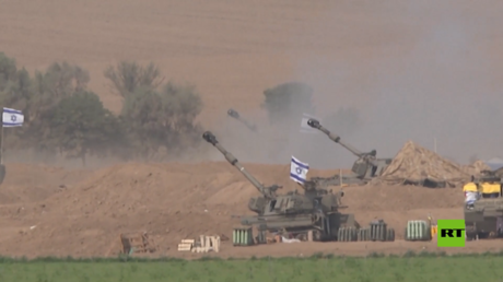 شاهد..  دبابات إسرائيلية تقصف قطاع غزة