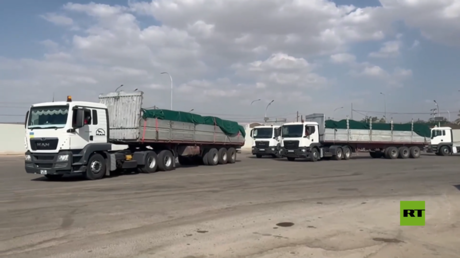 بالفيديو.. شاحنات محملة بالأدوية والمعدات والاحتياجات الطبية تتجه من الأردن نحو فلسطين