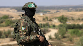مراسلنا: مقاتلو حماس يسيطرون على موقع كيسوفيم ويرفعون راية الحركة عليه