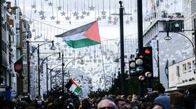 بريطانيا.. أكثر من 100 ألف شخص يشاركون بمسيرة داعمة لفلسطين في لندن (فيديو)