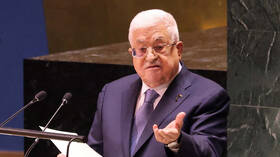 محمود عباس يدعو قادة الدول العربية إلى عقد قمة عربية طارئة لوقف العدوان الإسرائيلي  الوحشي