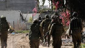 قوات إسرائيلية كبيرة تقتحم مخيم عسكر بنابلس ترافقها جرافات