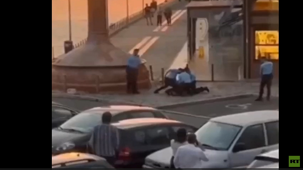 ظنّوه يريد رمانة هجومية.. تطبيق الترجمة يتسبب بمشكلة لسائح في البرتغال!