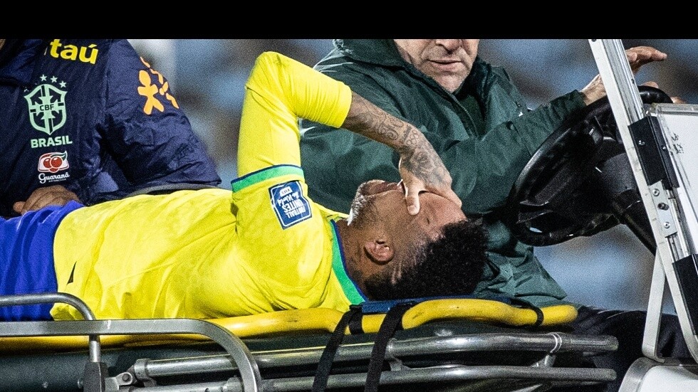 خلاف حاد بشأن جراحة نيمار