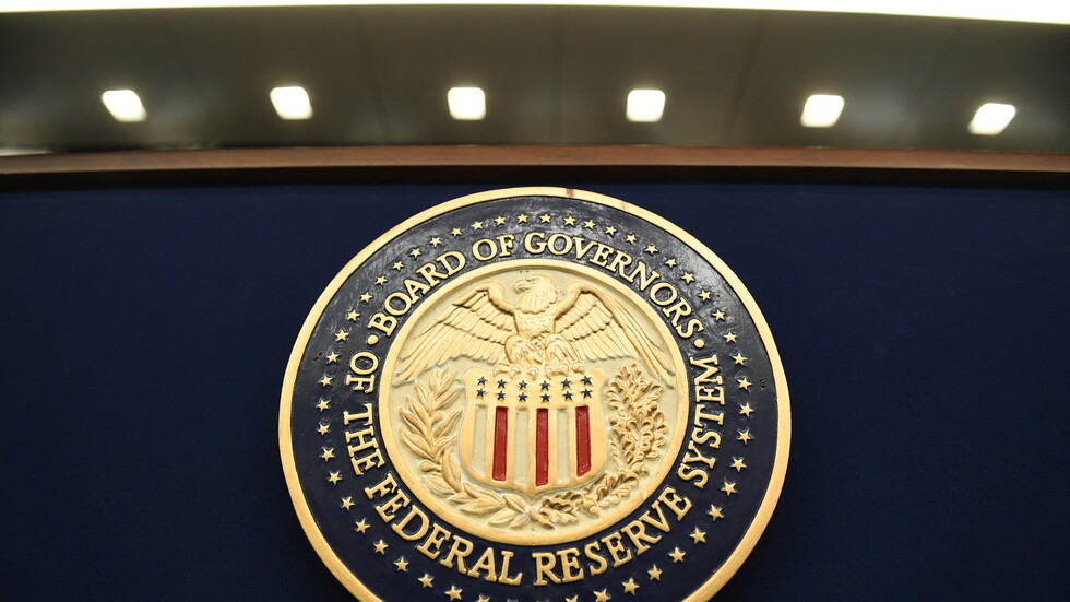 الاحتياطي الفدرالي الأمريكي يبقي الفائدة عند أعلى مستوى منذ 22 عاما