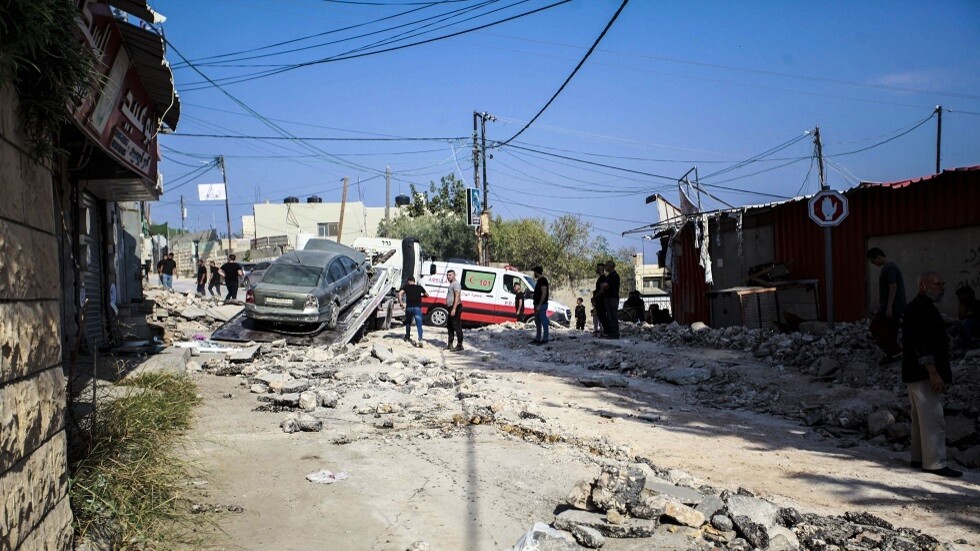 إصابة طاقم سيارة إسعاف فلسطيني برصاص الجيش الإسرائيلي