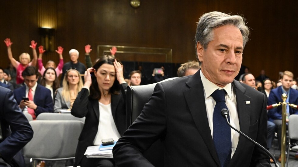 فورين بوليسي: عاصفة المعارضة تشتد في أروقة الخارجية الأمريكية