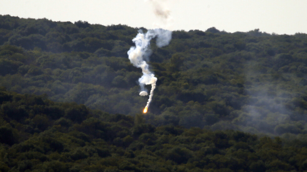 مراسلتنا: إصابة شخصين بقصف إسرائيلي استهدف ميس الجبل جنوب لبنان