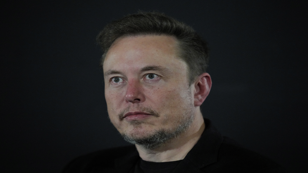 إيلون ماسك يطلق 