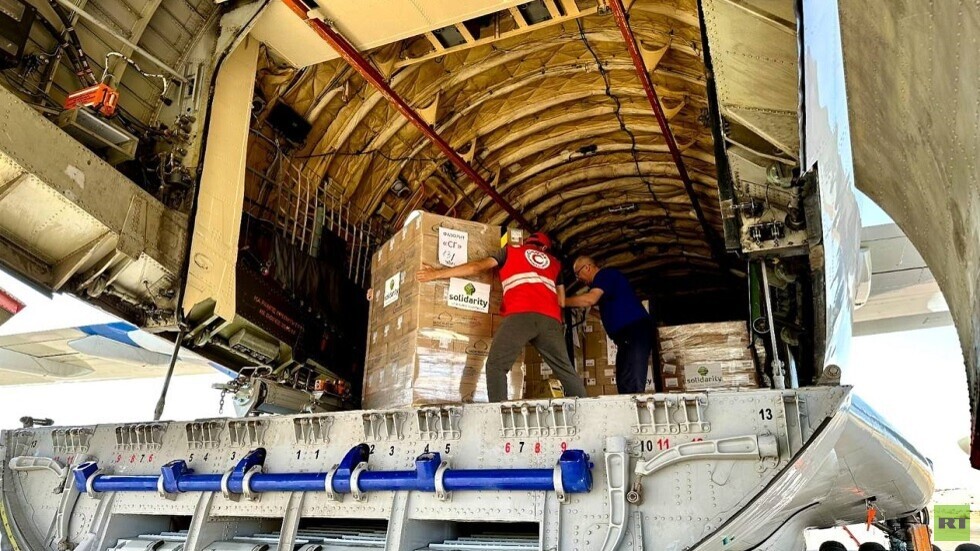 وصول طائرتي مساعدات روسية إلى مصر تمهيدا لإرسالها إلى غزة (صور-فيديو)