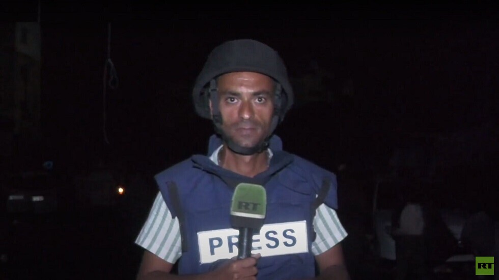 مراسل RT من أمام مجمع 