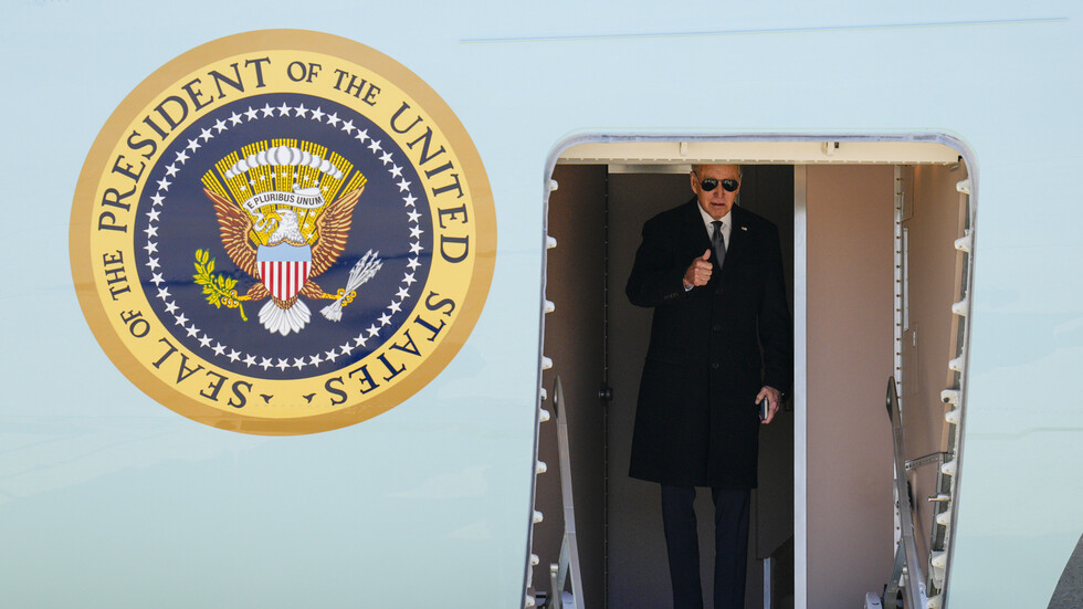 بايدن يمدد مرسوم ترامب حول حظر الاستثمارات في بعض الشركات الصينية