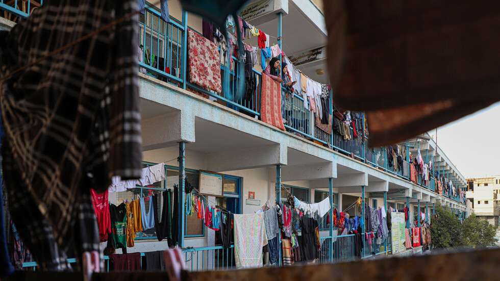 الطائرات الإسرائيلية تقصف مدرسة الفاخورة التي تؤوي آلاف النازحين بمخيم جباليا (فيديو)