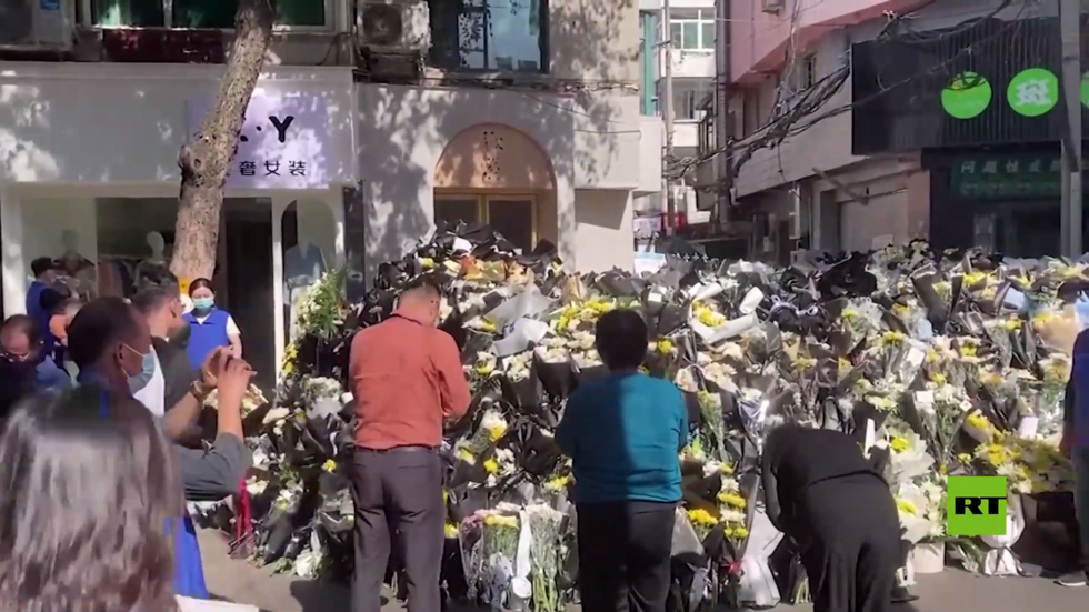 مشاهد لـ"بحر من الزهور" أمام منزل رئيس الوزراء الصيني الراحل لي كه تشيانغ