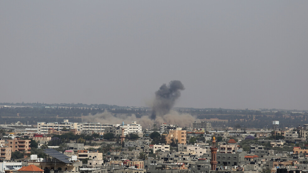 الجيش الإسرائيلي ينشر مشاهد لمجموعات من الفلسطينيين المغادرين إلى جنوب غزة عبر 