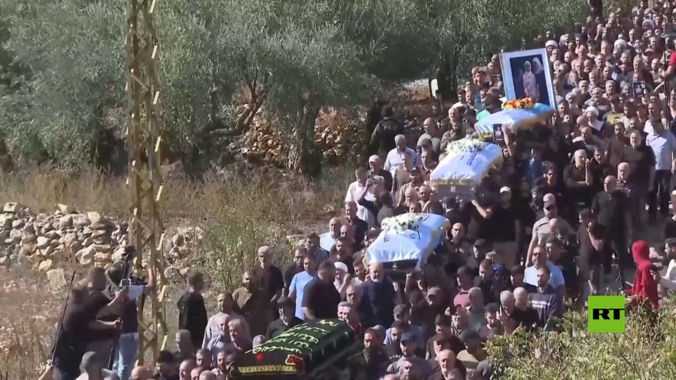 قتلن في غارة إسرائيلية على جنوب لبنان.. تشييع امرأة وحفيداتها الثلاث