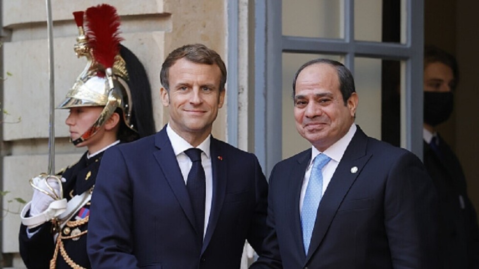 السيسي يؤكد لماكرون ضرورة تكثيف الجهود لوقف اطلاق النار في غزة حماية للمدنيين