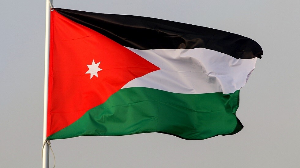 برلماني أردني يؤكد وجود "تنسيق" في عملية إنزال مساعدات في غزة