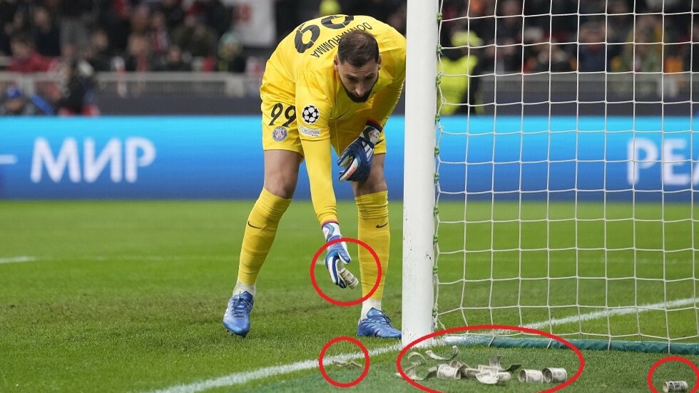 شاهد.. تهاطل أمطار من الدولارات على حارس المرمى دوناروما