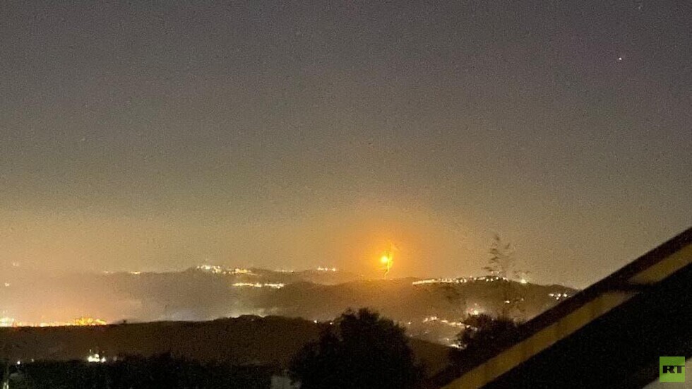 قصف مدفعي إسرائيلي على وادي هونين في لبنان وإلقاء قنابل مضيئة على الحدود