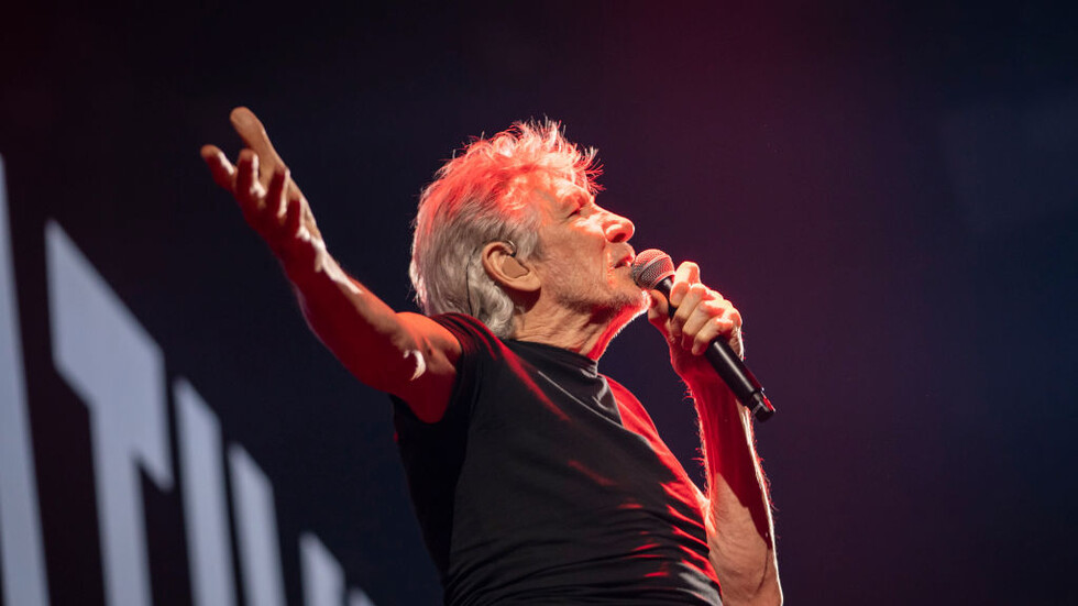 المغني البريطاني روجر ووترز يصف 