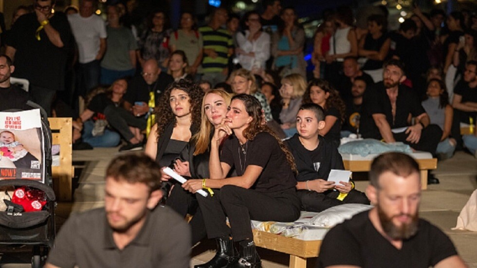 سرايا القدس تنشر فيديو لسيدة وفتى إسرائيليين يوجهان رسالة لرئيس الحكومة الإسرائيلية بنيامين نتنياهو