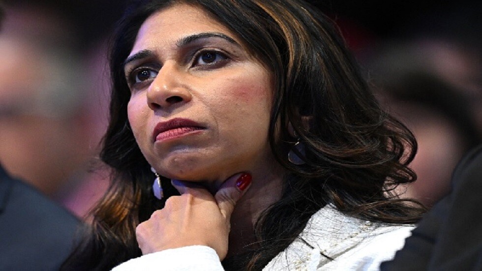 دعوات لإقالة وزيرة الداخلية البريطانية لانتقادها الشرطة بعد تظاهرات داعمة للفلسطينيين