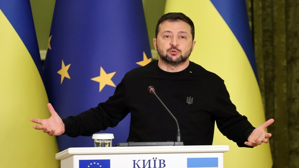 "تلغراف": هزيمة قوات كييف على يد الروس كسرت زيلينسكي بدرجة خطيرة