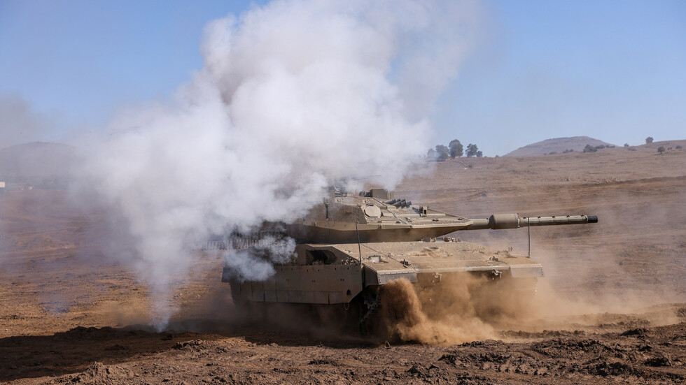 وزير الدفاع الإسرائيلي: حزب الله يلعب بالنار وقواتنا على الأرض مستعدة لكل مهمة