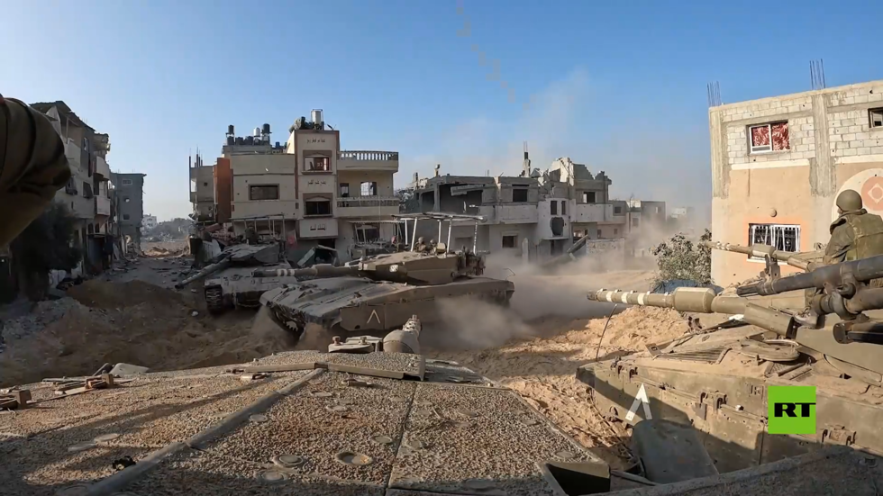 الجيش الإسرائيلي ينشر لقطات من داخل دباباته المتوغلة في قطاع غزة