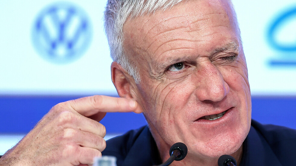 من جديد.. مدرب المنتخب الفرنسي يطعن 