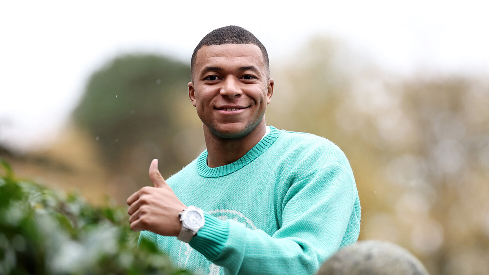 والدة مبابي تكشف موعد حسم مصيره