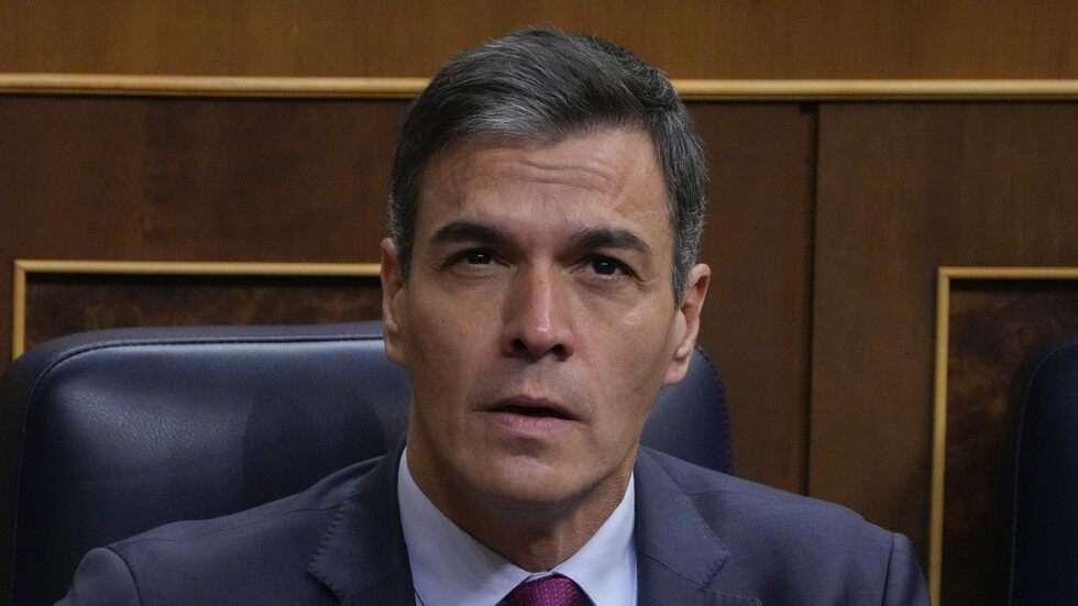 رئيس الوزراء الإسباني يطالب إسرائيل بوقف