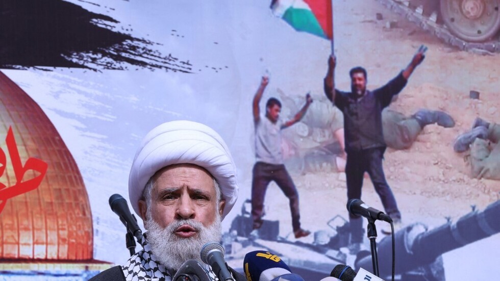 "هل ستحصل الحرب الآن أم لا".. نائب الأمين العام لـ"حزب الله" يجيب