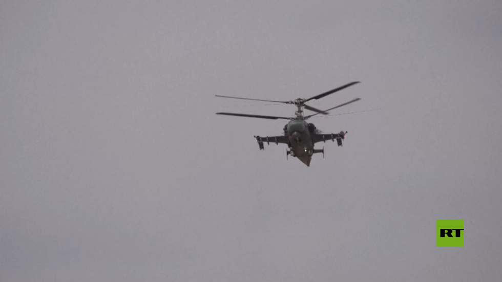 مروحيات كا-52 الروسية تستعرض قدراتها في معرض دبي