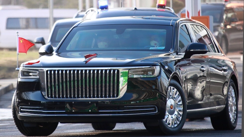 "سباق" بين سيارتي بايدن وشي جين بينغ.. أيهما الأفضل برأيك؟