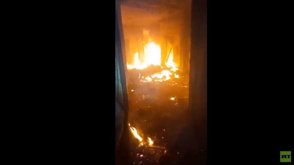 مراسلة RT: مسيّرة إسرائيلية تنفذ غارة على منزل مأهول على الطريق العام بين مجدل زون والمنصوري (فيديو)