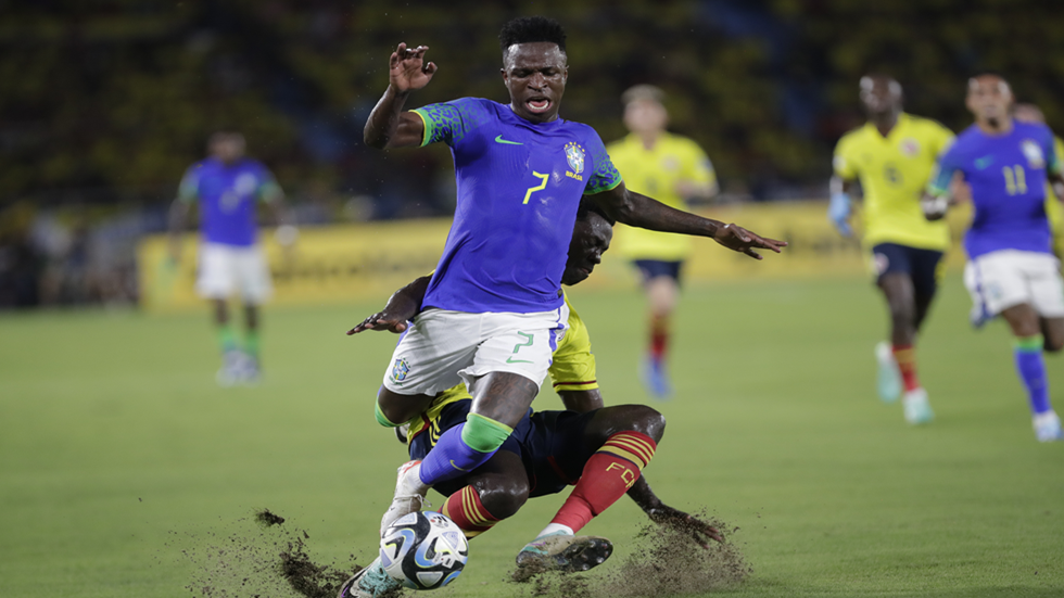 فينيسيوس يوجه رسالة لجمهوره بعد تعرضه للإصابة