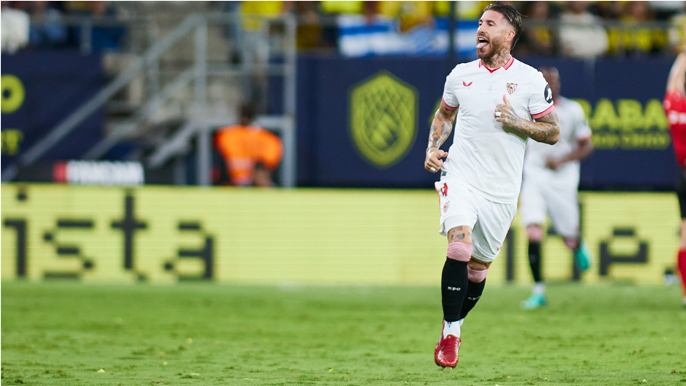 تصرف صادم لراموس مع قميص ريال مدريد (فيديو)