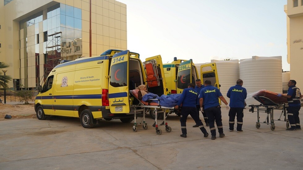 "ليس قرار مصر".. وزير يلمح إلى صاحب القرار الحقيقي في عبور المرضى من غزة لتلقي العلاج (فيديو)