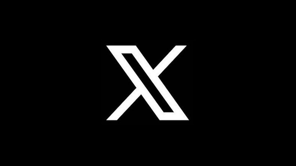 "البادئ أظلم".. سجال قوي بين ساويرس ونجل حسنين هيكل على منصة "X"