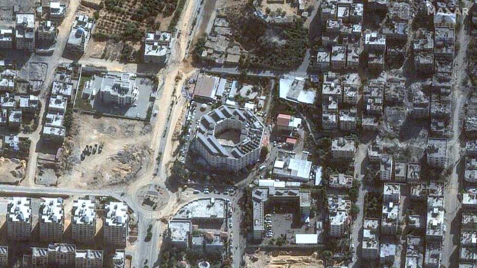 مراسلنا: مقتل 12 جريحا ومرافقا جراء القصف الإسرائيلي للمستشفى الإندونيسي (فيديو)
